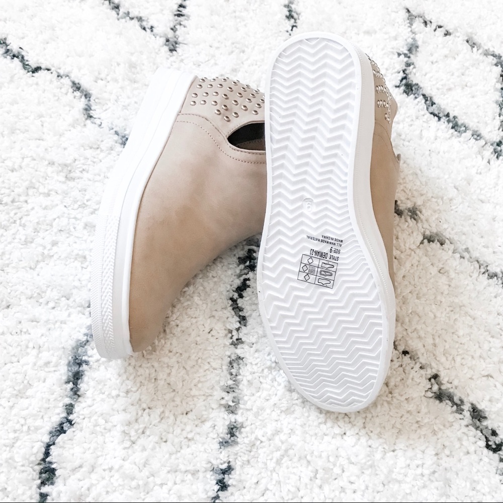 2nd RESTOCK! /CHLOEY/5⭐️ Studded Wedge Sneaker - Picture 5 of 8